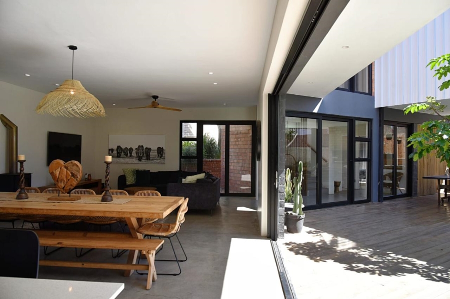 To Let 7 Bedroom Property for Rent in Wavecrest Eastern Cape